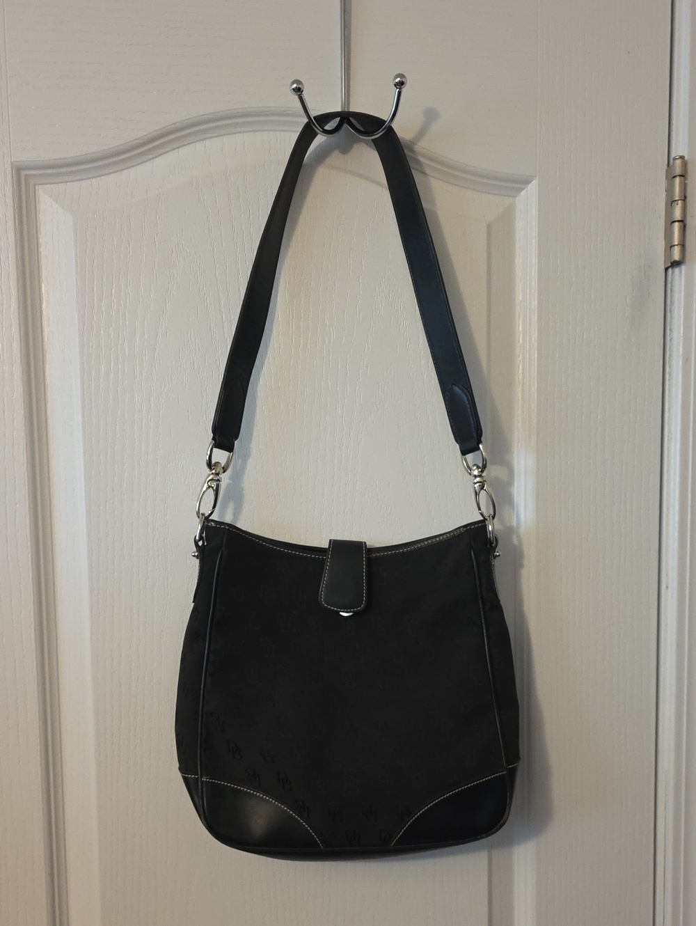Vintage Dooney & Bourke Black Women's Shoulder Bag - Sleek Everyday Tote